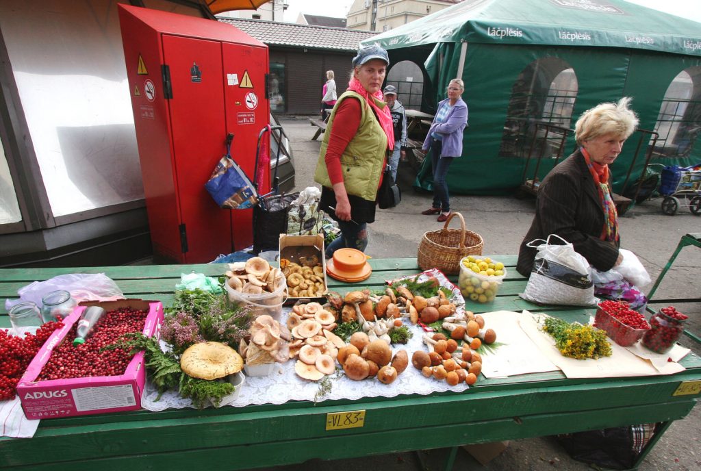 Veel ouderen, maar ook wel middelbaren, die hun eigen oogst aanbieden op de markt