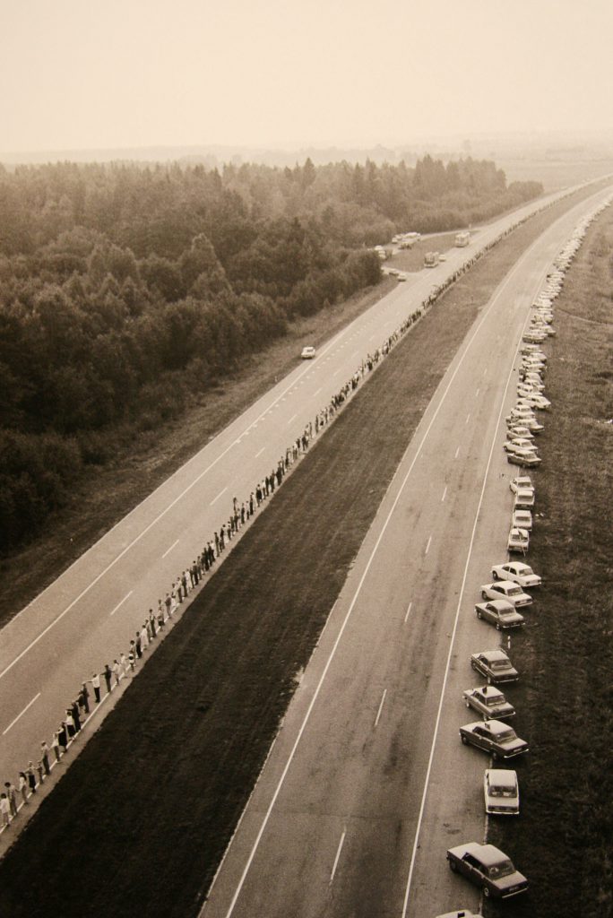23 augustus 1991 werd langs de Baltische weg een menselijke keten gevormd van 2,5 miljoen mensen voor de onafhankelijkheid